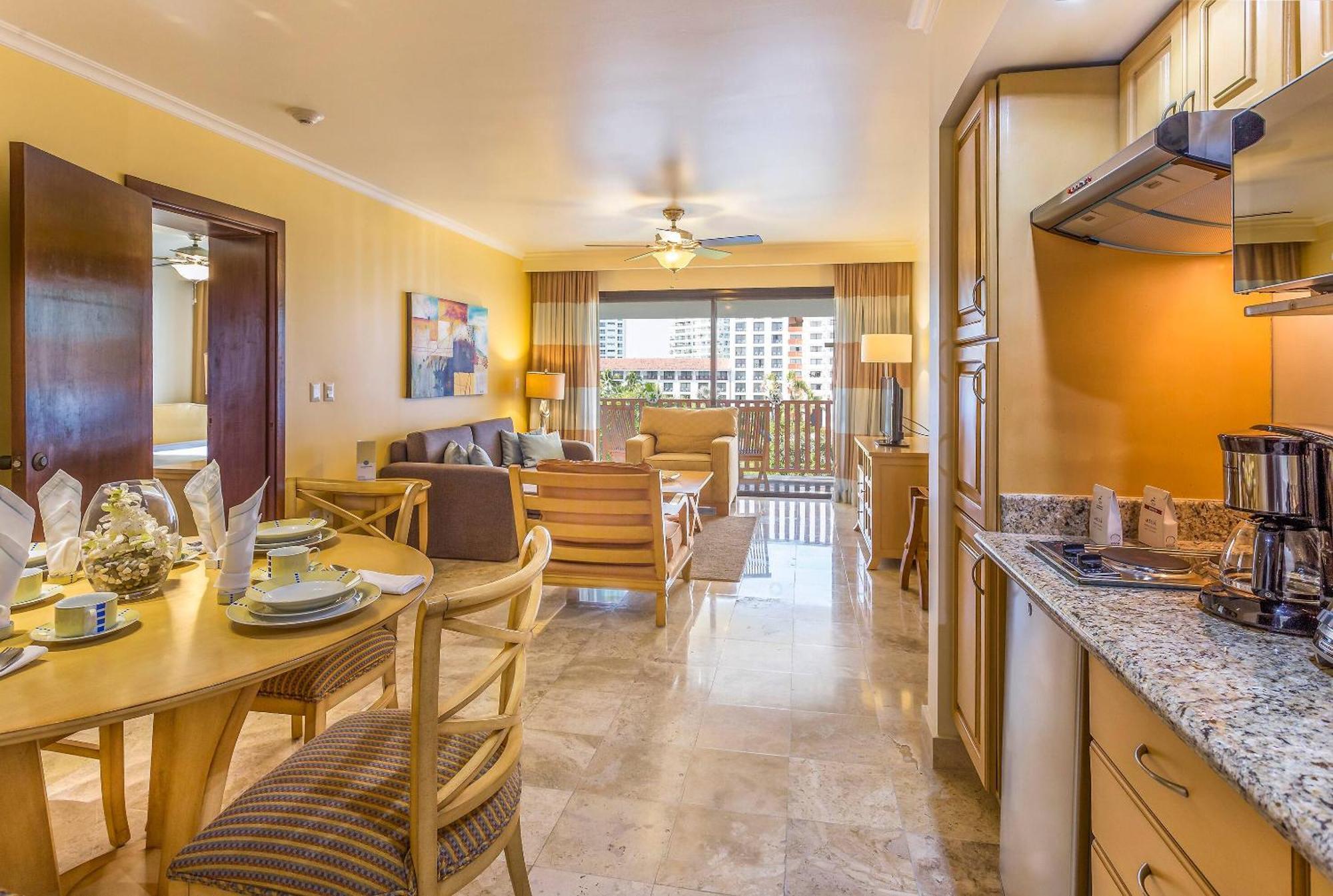 One-Bedroom Premium Master Suite Garden View